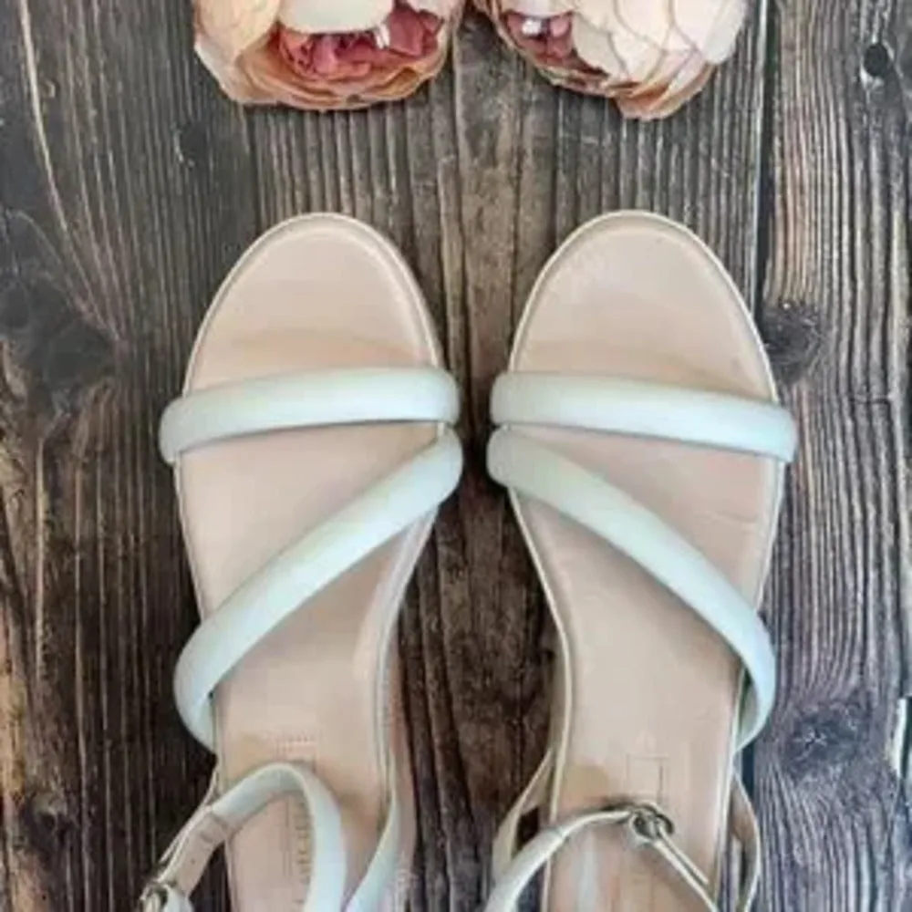 Avec Les Filles Off White Leather Sandals 9