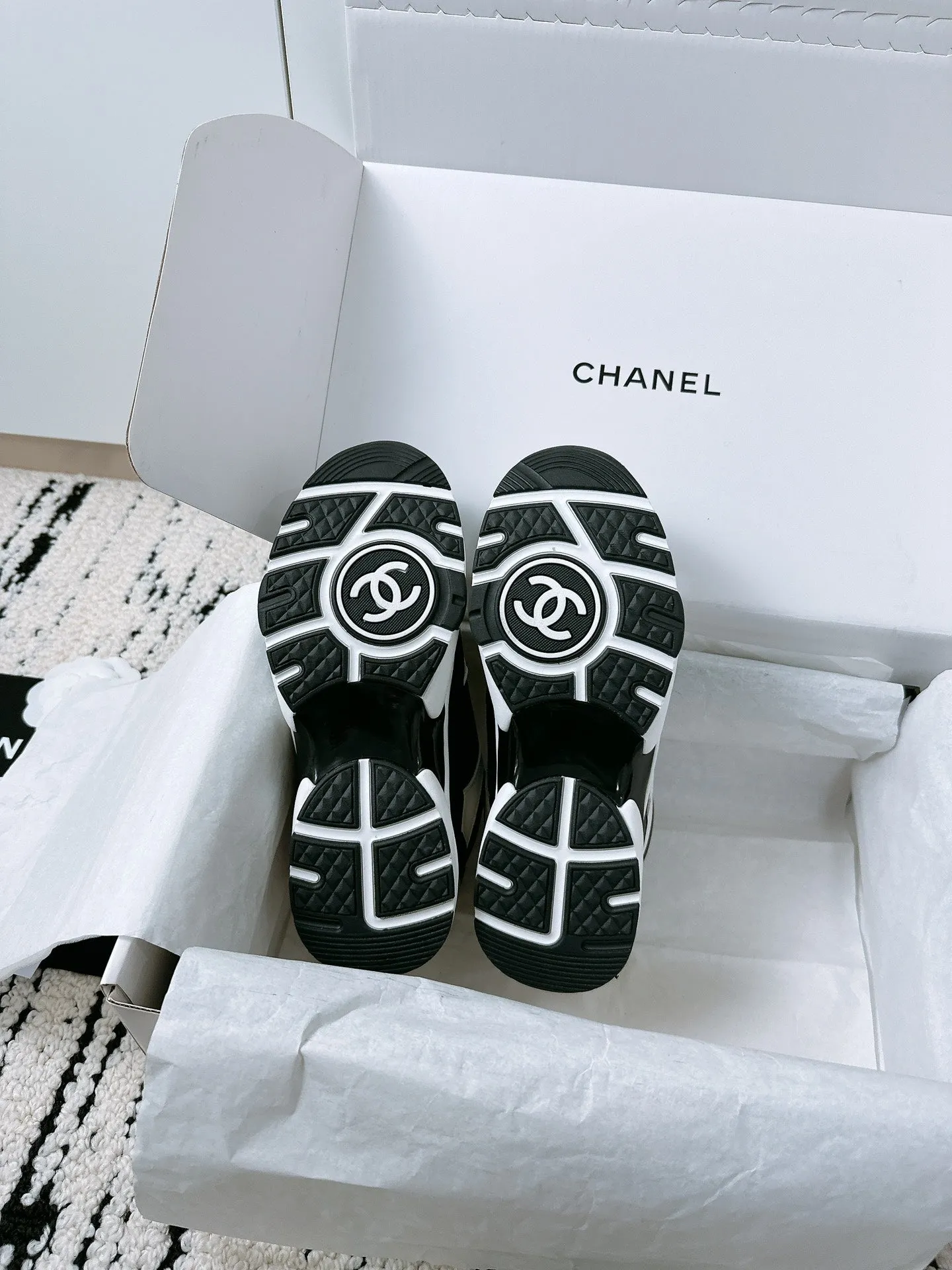 CHANEL Unbeatable price 35mm Soft Mix In 144704 Sneaker Black Cowhide White Limited availability