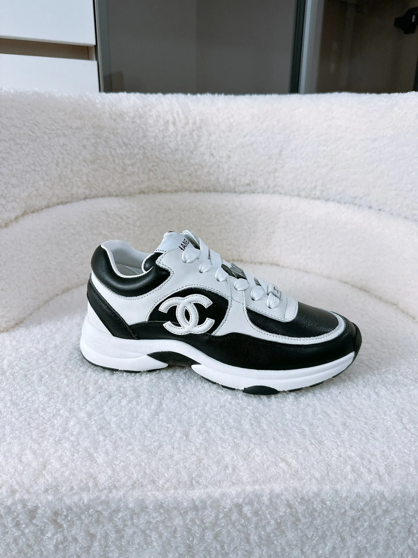CHANEL Unbeatable price 35mm Soft Mix In 144704 Sneaker Black Cowhide White Limited availability