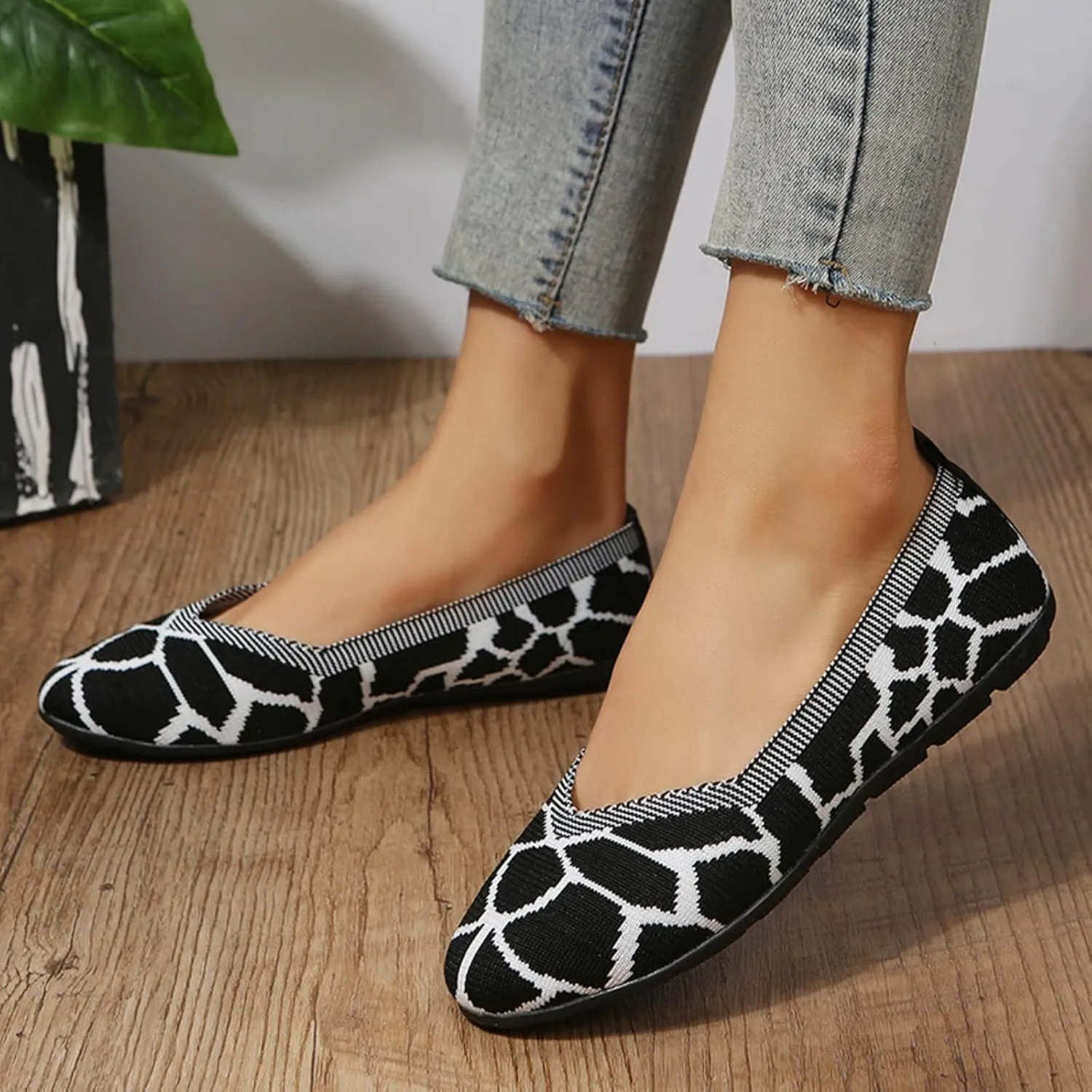 Hbeylia Fashion Loafers for Women Casual Spring Summer Breathable Knitted Round Toe Low Tops Canvas Shoes Slip On Flats Walking Shoes Non Slip Play Sneakers Loafers for Work Nurse