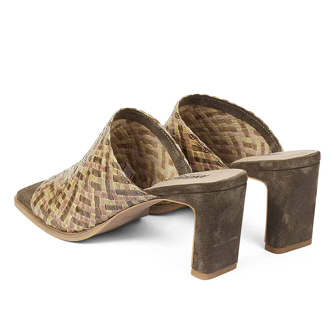 Mule in braided leather