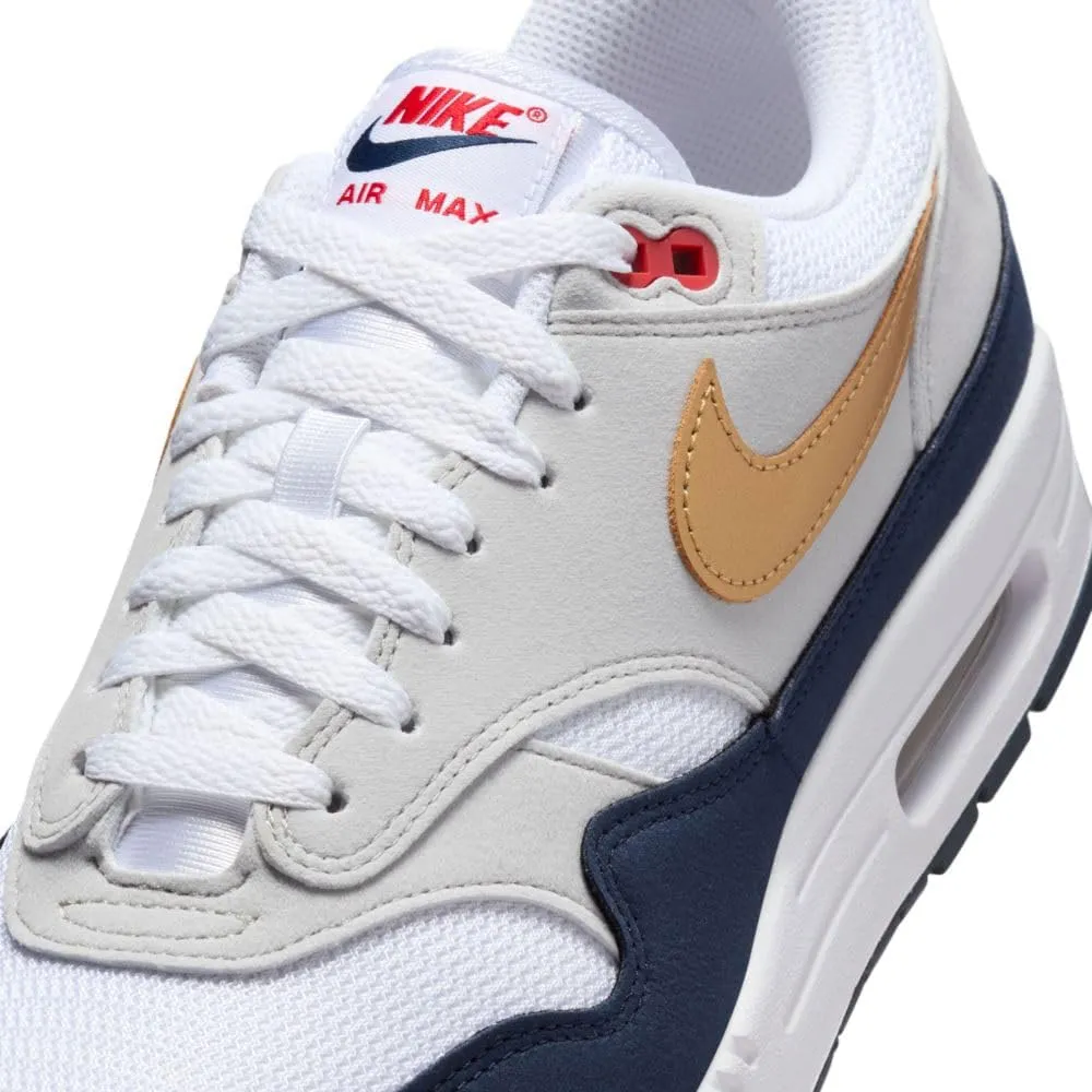 NIKE Men's Sneaker