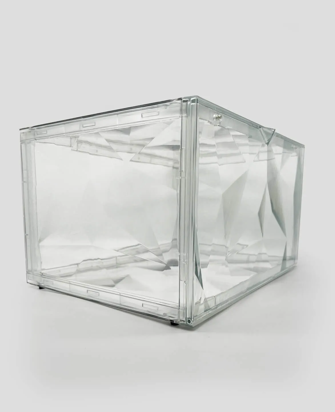 SNEAKER DIAMOND BOX