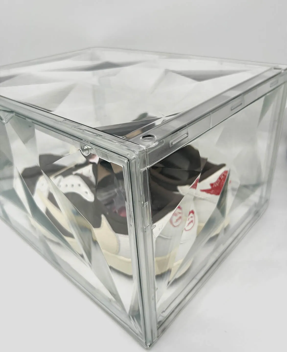 SNEAKER DIAMOND BOX
