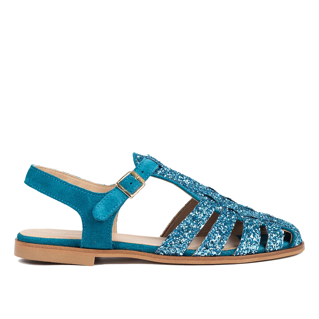 Strap sandal with buckle