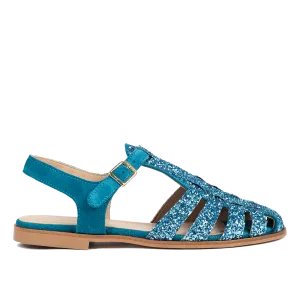 Strap sandal with buckle