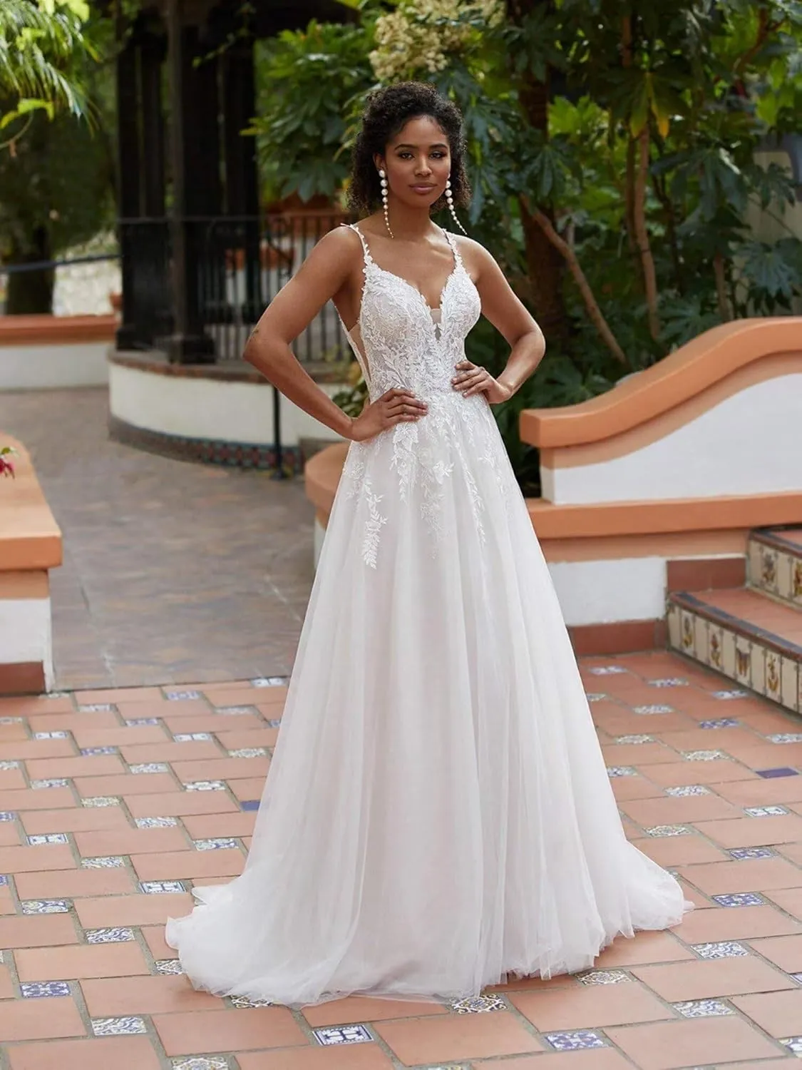 Wedding Dresses for Bride Boho Lace Appliques Empire Chapel A-Line V-Neck Tulle Bridal Gowns with Train