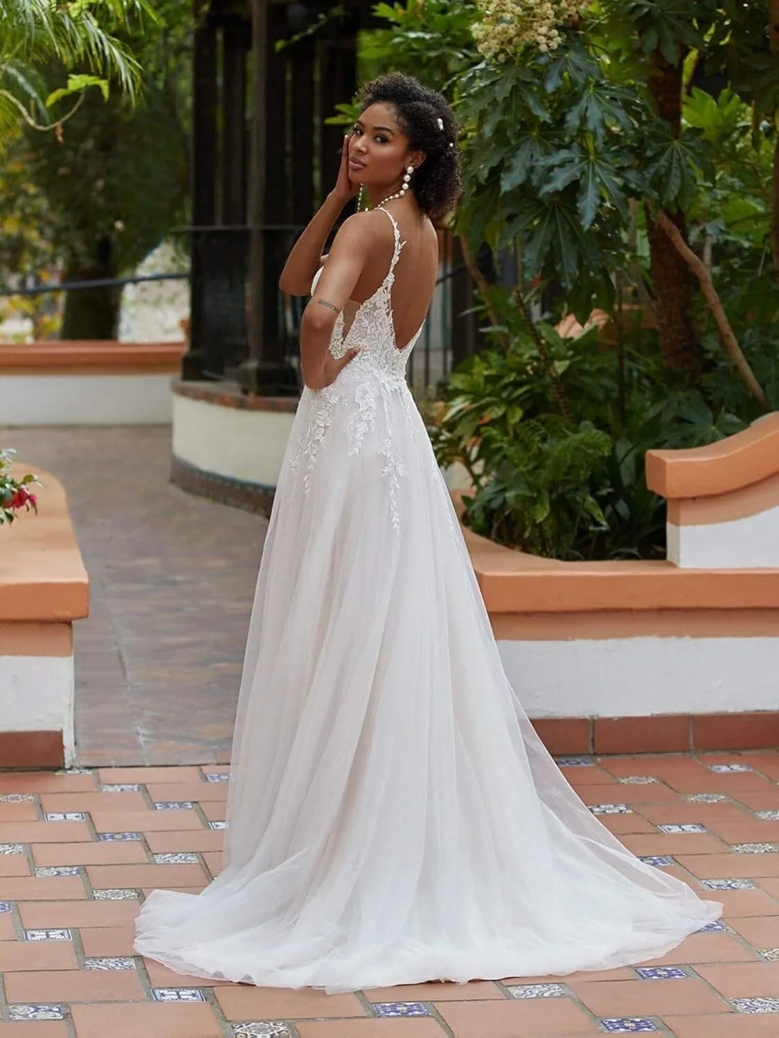 Wedding Dresses for Bride Boho Lace Appliques Empire Chapel A-Line V-Neck Tulle Bridal Gowns with Train