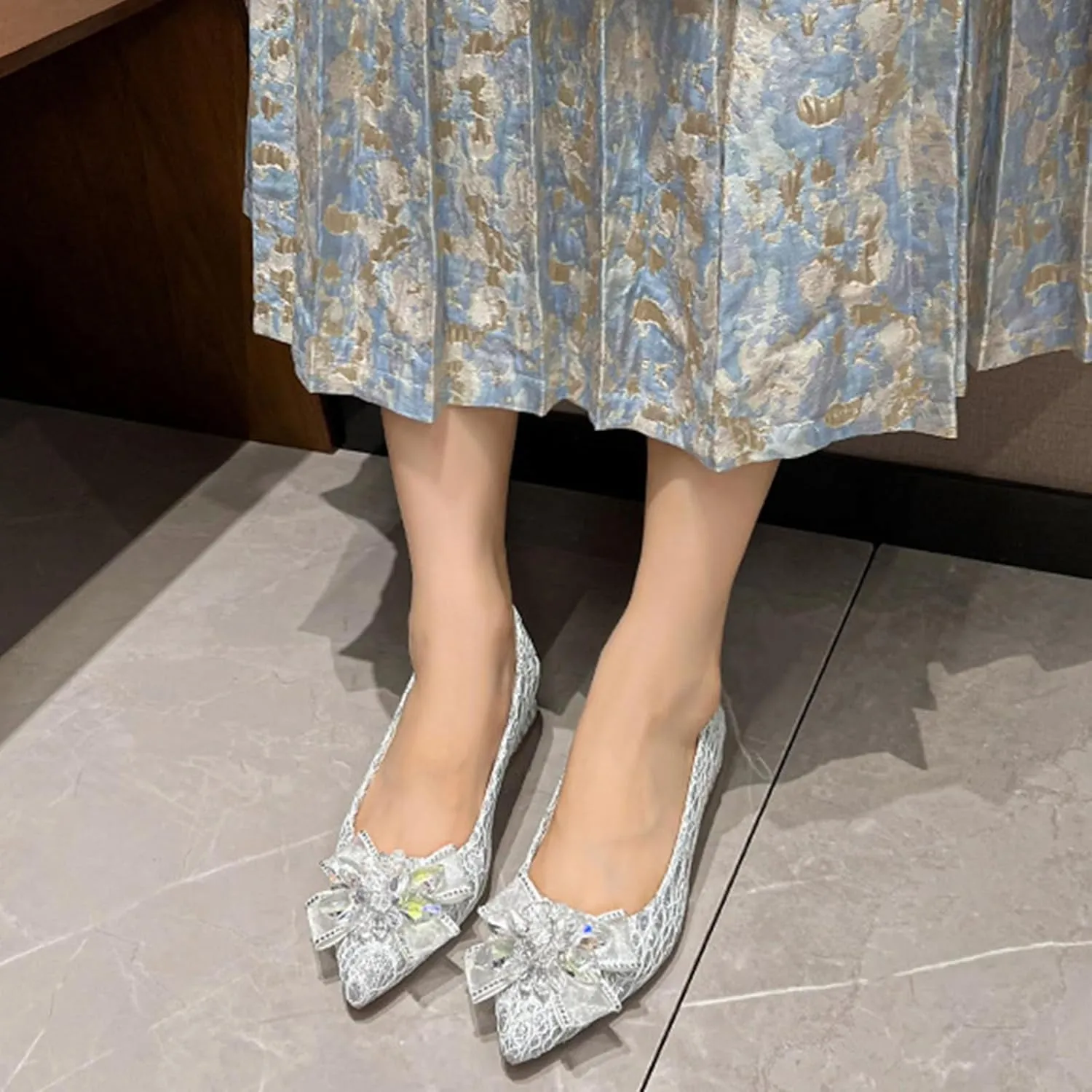 Women's Pointed Toe Rhinestone Bow Silk Low Heel Pumps Luxurious Crystal Comfortable Block Heel Slip-On Wedding Formal Work Shoes